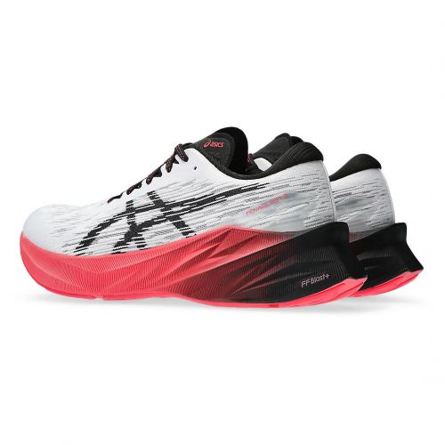 Buty do biegania męskie Asics Novablast 3 1011B458