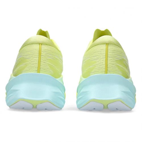 Buty do biegania męskie Asics Novablast 3 1011B458