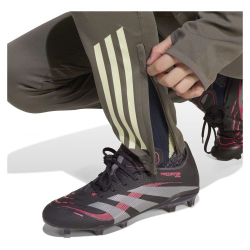 Spodnie piłkarskie dla dzieci adidas Real Madrid Tiro 25 Competition Training JP3985